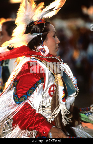 Danseuse de Powpow, une rencontre traditionnelle de Northamerican Indians, Canada, Alberta, Standoff Banque D'Images