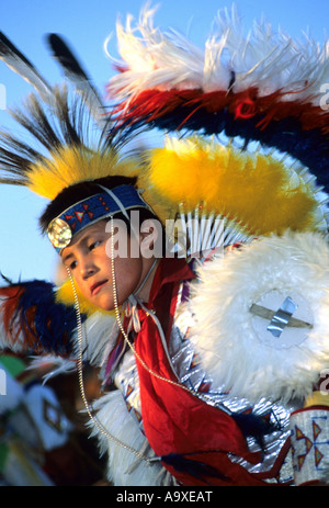 Jeune danseuse de Powpow, une rencontre traditionnelle de Northamerican Indians, Canada, Alberta, Standoff Banque D'Images