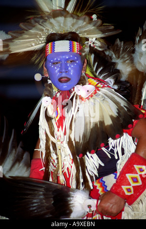 Jeune danseuse de Powpow, une rencontre traditionnelle de Northamerican Indians, USA, Montana, Milk River Banque D'Images