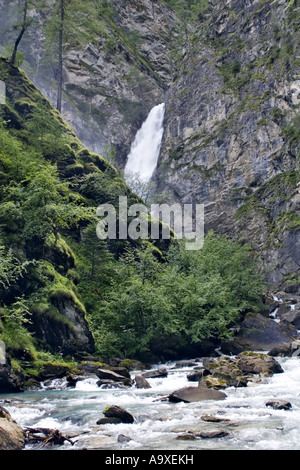 Goessnitz Goessnitzwaterfall la rivière et dans le contexte, l'Autriche, l'Hohe Tauern NP Banque D'Images