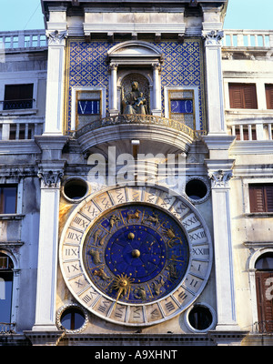 Tour DE TEMPS ET LES MAURES CHIESA DI SAN MARCO la place Saint Marc Venise Italie Banque D'Images