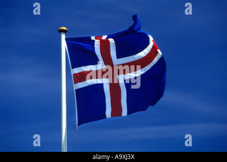 Vol ISLANDE drapeau sur mât Banque D'Images