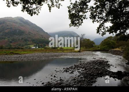 Vue depuis le chemin sur Cumbria Rosthwaite Stonethwaite vers Beck, Lake District, Cumbria, England, UK Banque D'Images