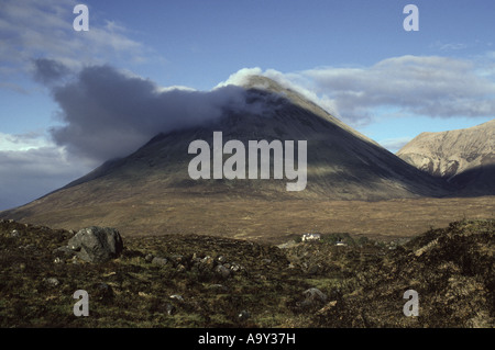 Glamaig Beinn Dearg et de Glen Mhor Sligachan, Western Red Hills. Strathaird, île de Skye, Écosse, Hébrides intérieures, au Royaume-Uni. Banque D'Images