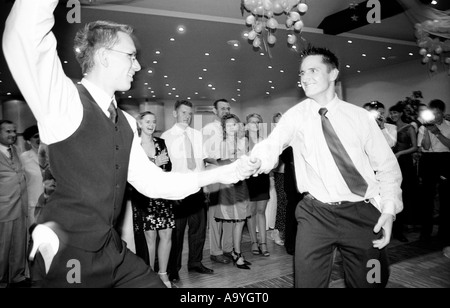 Pologne, Lodz, vous pourrez danser au mariage (B&W) Banque D'Images