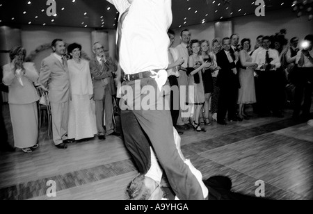 Pologne, Lodz, vous pourrez danser au mariage (B&W) Banque D'Images