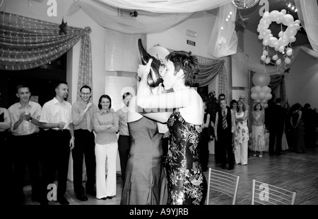Pologne, Lodz, vous pourrez jouer à la fête de mariage (B&W) Banque D'Images