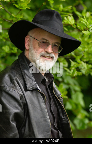 Sir Terry Pratchett fantasy romancier photographié à Hay Festival 2003 Hay-on-Wye Powys Pays de Galles UK Banque D'Images