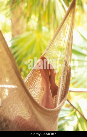 Close up of womans pieds en hamac Tulum Quintana Roo Mexique parution du modèle de droit Banque D'Images