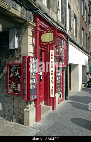 Le petit Whisky Shop dans Lawnmarket le Royal Mile à Édimbourg Banque D'Images