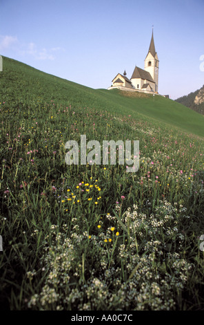 Une petite église de campagne en Suisse, près de la ville de Davos, dans les Alpes Suisses Banque D'Images