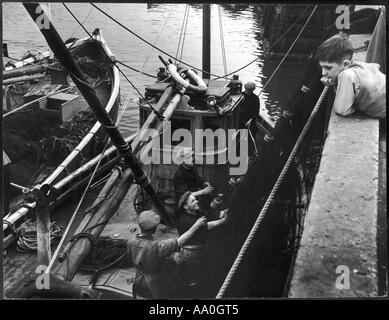 Les pêcheurs de Whitby Banque D'Images