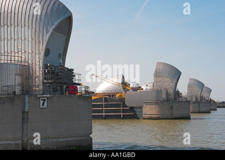 La Thames Flood Barrier in Greenwich London England Banque D'Images