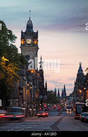 Princes Street d'Édimbourg à Lothian Ecosse nuit UK GB EU Europe Banque D'Images