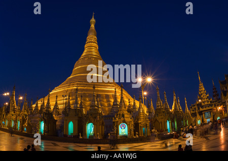 Pas d'Immobilier Presse Shwedagon Pagoda, Yangon, Myanmar Banque D'Images