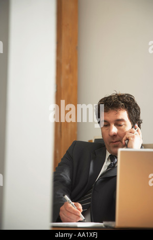 Businessman Using Telephone Banque D'Images