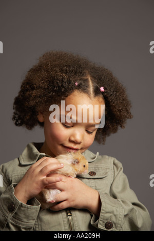 Girl Petting Hamster Banque D'Images