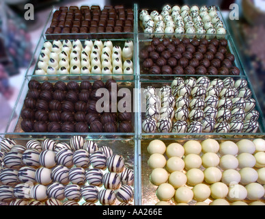 Chocolats belges dans un magasin à Bruges, Belgique Banque D'Images