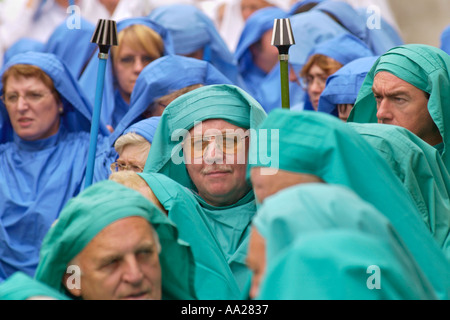 Gorsedd des bardes de parade pour les Proclaimation Cérémonie de l'Eisteddfod National du Pays de Galles à Newport Gwent South Wales UK Banque D'Images