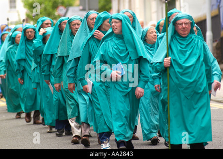 Gorsedd des bardes de parade pour les Proclaimation Cérémonie de l'Eisteddfod National du Pays de Galles à Newport Gwent South Wales UK Banque D'Images