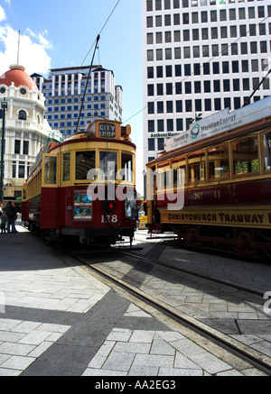 Image au format Portrait de tramways dans le centre-ville de Christchurch, Nouvelle-Zélande. Banque D'Images