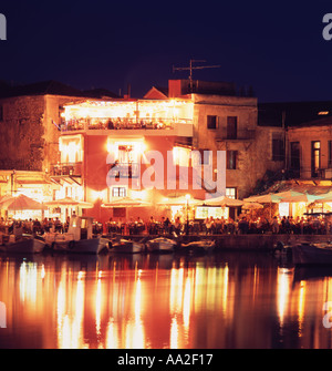 Grèce Crète de l'ouest de nuit restaurants Harbourside Rethymnon Vieille Ville Banque D'Images