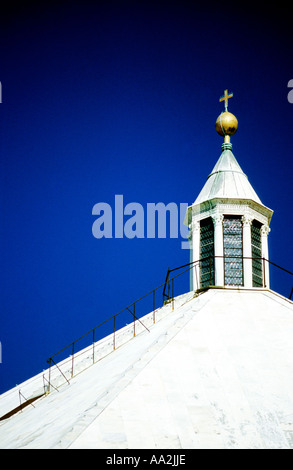 L'Italie, Tucany baptistère, de la cathédrale Duomo Florence Firenze Toscane détail clocher contre sky, low angle view Banque D'Images