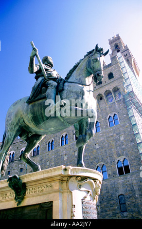 Italie, Toscane, Florence, Cosme de Médicis statue sur la Piazza della Signoria Banque D'Images