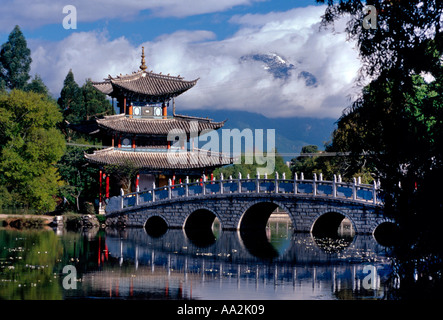 Cinq wufeng phoenix temple, black dragon pool park, Lijiang, Yunnan Province, China, Asia Banque D'Images