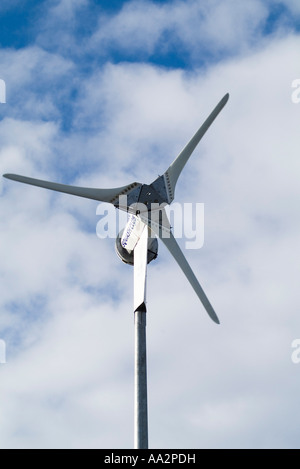 dh petite micro éolienne WINDTURBINE UK Close machine Kirkwall Orkney Tower PROPELLER dispositif Banque D'Images