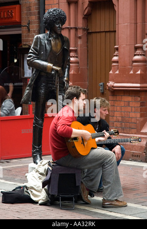 La rue à côté de Phil Lynott Statue, Dublin, Irlande Banque D'Images