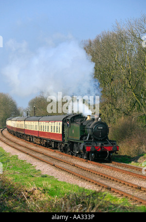 Ex GWR locomotive tirant un train des chemins de fer britanniques entre les entraîneurs et les stations de Quorn Loughborough Banque D'Images