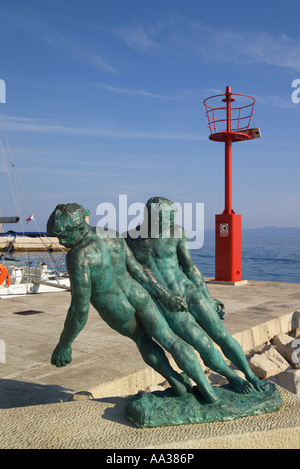 Statue sur l'île de Brac Bol quai Dalmatie Croatie Banque D'Images