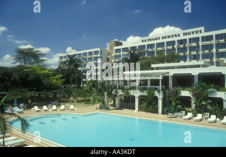 Vue extérieure de l'hôtel Nairobi Serena et piscine Kenya Afrique de l'Est Banque D'Images