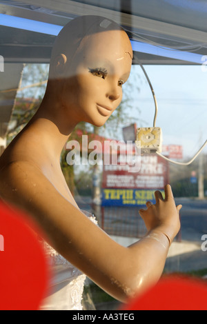 Mannequin affiche en magasin nuptiale Belgrade Serbie Banque D'Images