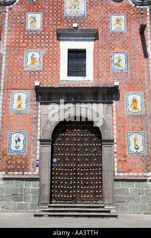 Porte et entrée de Templo de San Marcos Evangelista, église du 17ème siècle, l'Avenida Reforma, Puebla, Mexique Banque D'Images