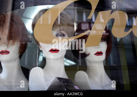 Les mannequins des perruques en instituts de Belgrade Serbie Banque D'Images