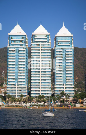 Les copropriétés, hôtels près de la plage, la baie d'Acapulco, Acapulco, Guerrero, Mexique de l'État Banque D'Images