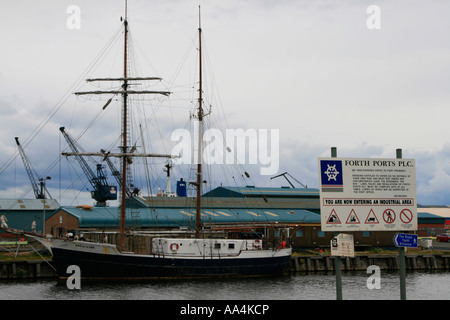 Jean de la lune accosté de Leith Docks suite Ports plc edinburgh scotland uk go Banque D'Images