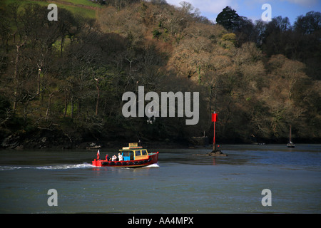 Dartmouth à Dittisham traversier sur la rivière Dart approchant Dittisham Devon England UK Banque D'Images