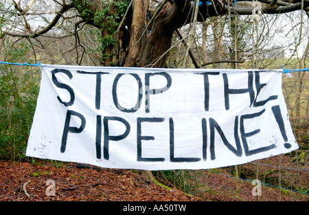 Arrêter la bannière de pipeline pipeline méthanier protestataires camp à Penpont près de Brecon Powys Pays de Galles UK Banque D'Images