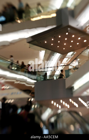 Escalator sillonne dans un centre commercial, à Hong Kong Banque D'Images