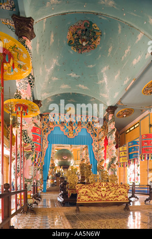 Tay Ninh, Vietnam. Grand Temple de Cao Dai, le sanctuaire principal Banque D'Images