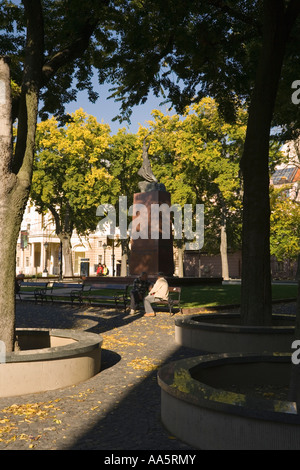 Bratislava, Slovaquie. Rue Mostova et le parc en automne Banque D'Images