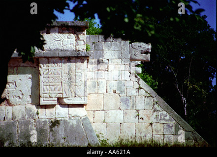 La plate-forme des jaguars Chichen Itza au Mexique Banque D'Images