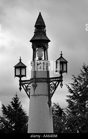 Lampadaire au Sanctuaire de Sainte Thérèse Lisieux Normany France Banque D'Images