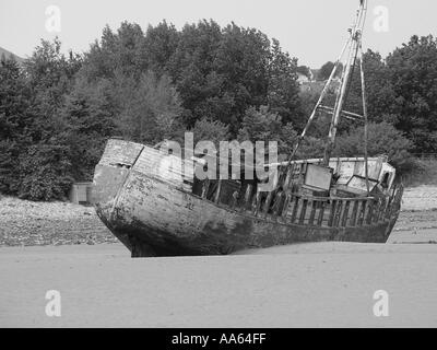 Ancien voilier à Barry Harbour dans la ville balnéaire de Barry South Wales GB UK 2003 Banque D'Images