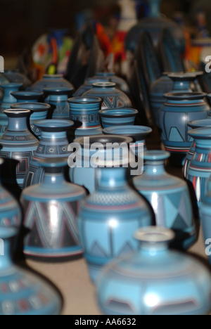 Portugais traditionnels locaux poterie Bleu à vendre à cadeaux près de Monchique Algarve Portugal Banque D'Images