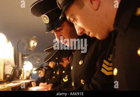 L'Azerbaïdjan Bakou 14 janvier 2003 étudiants étudier pour les examens de la Marine à la prestigieuse École navale d'Azerbaïdjan à Bakou le 14 janvier Banque D'Images