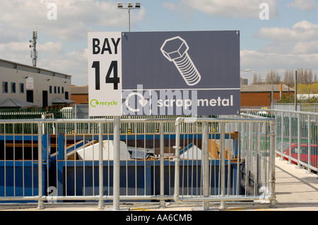 Affiche de ferraille dans un centre de recyclage des déchets à York. Banque D'Images